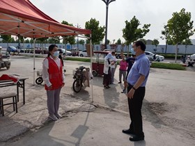 市水利局党组书记、局长苏孝志看望疫情防控一线的水利局志愿者